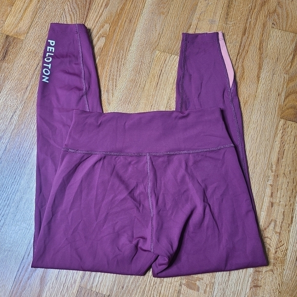 Peloton Medium High Rise Crop Leggings - Picture 4 of 4